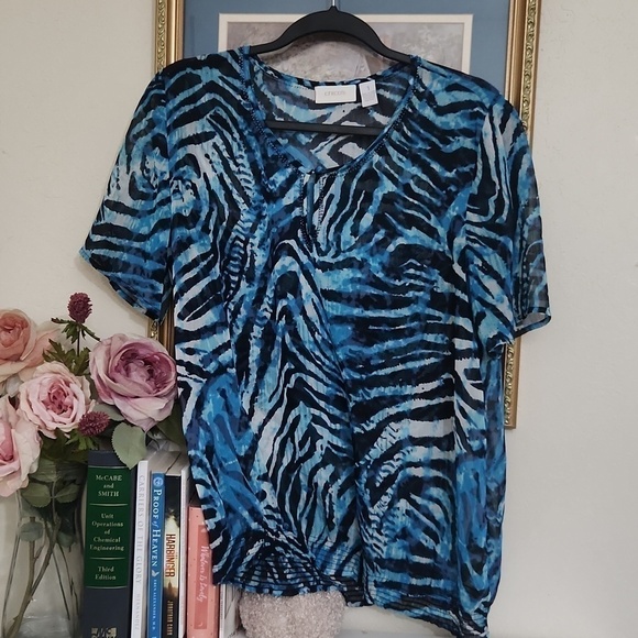 Chicos Abstract Print Top in sheer material And Beading Small Career office - Picture 10 of 10